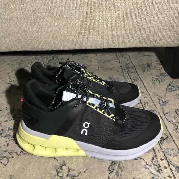 On Cloudnova Flux Running Sneakers - Picture 4 of 10